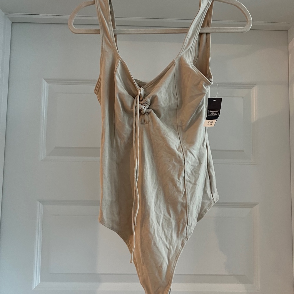 Abercrombie & Fitch Beige Tie-Front Bodysuit size medium, NWT